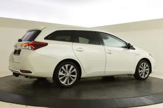 Toyota Auris (2018) thumbnail 2
