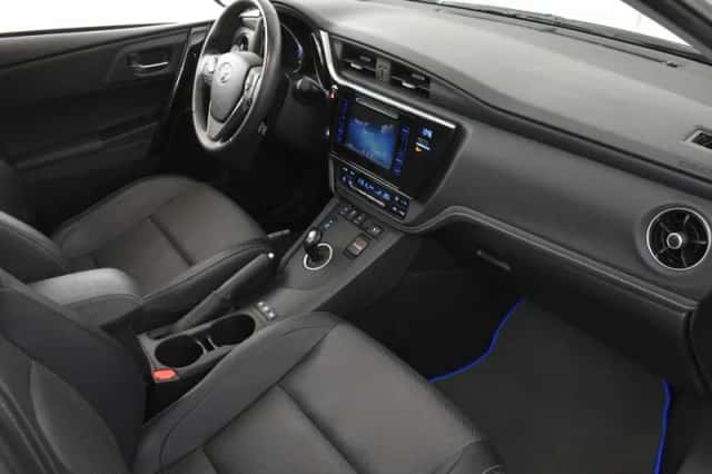 Toyota Auris (2018) thumbnail 3