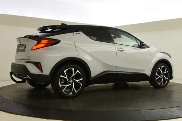 Toyota C-HR (2021) thumbnail 2
