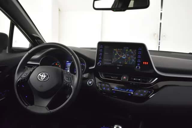 Toyota C-HR (2021) thumbnail 4