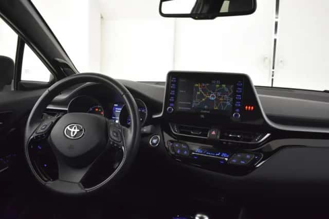 Toyota C-HR (2021) thumbnail 4