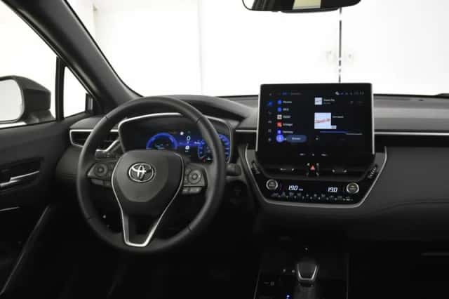 Toyota Corolla Cross (2025) thumbnail 3