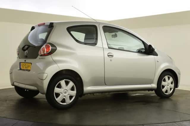 Toyota Aygo (2011) thumbnail 2