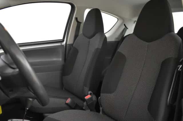 Toyota Aygo (2011) thumbnail 3