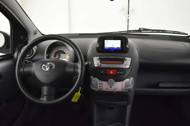 Toyota Aygo (2011) thumbnail 4