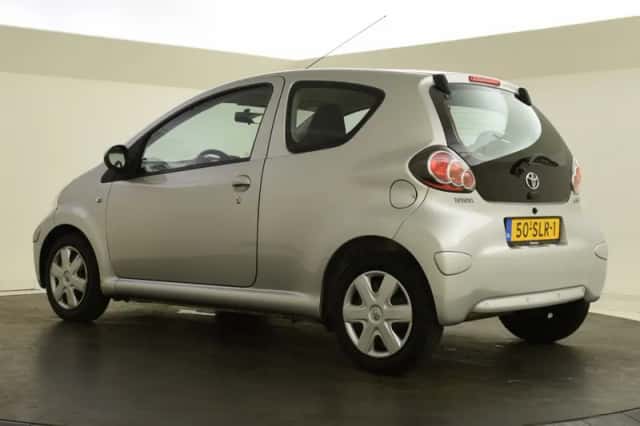 Toyota Aygo (2011) thumbnail 6
