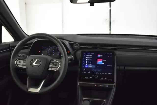 Lexus LBX (2024) thumbnail 4