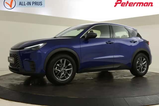 Lexus LBX (2025) thumbnail 1