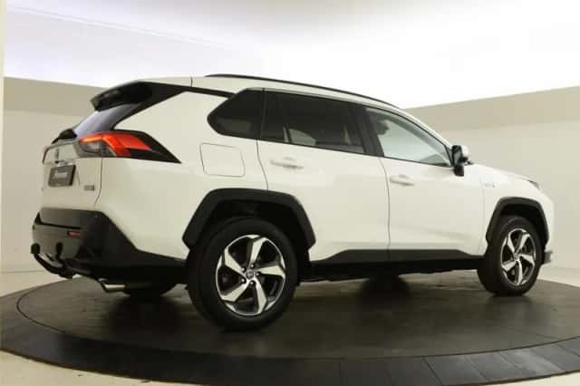 Toyota RAV4 (2022) thumbnail 2