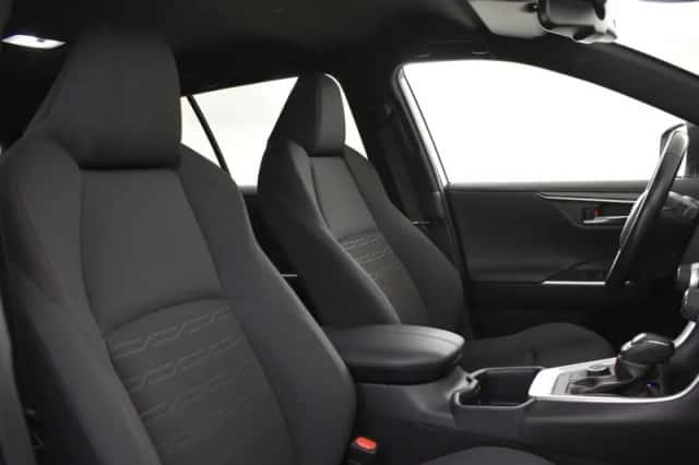 Toyota RAV4 (2022) thumbnail 3