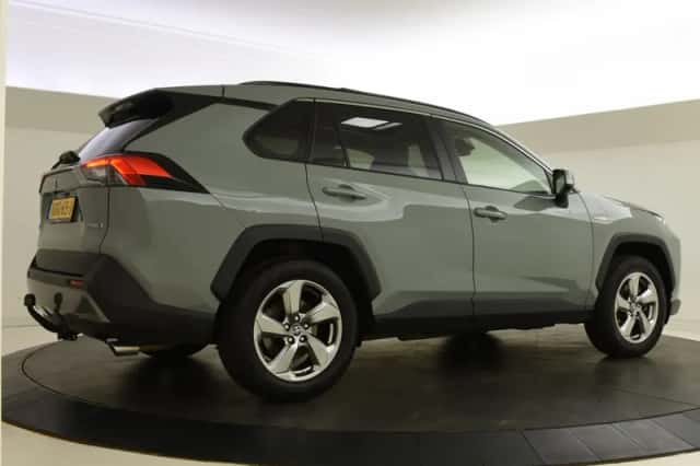 Toyota RAV4 (2021) thumbnail 6