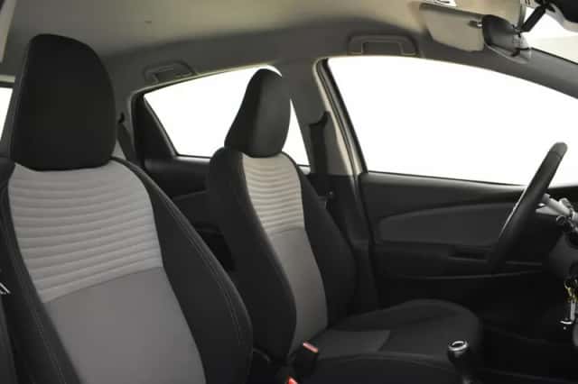 Toyota Yaris (2017) thumbnail 4