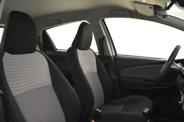 Toyota Yaris (2017) thumbnail 4