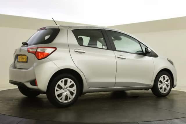 Toyota Yaris (2017) thumbnail 6