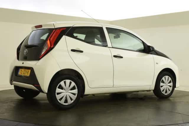 Toyota Aygo (2018) thumbnail 2