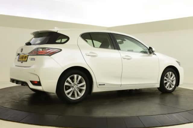 Lexus CT (2015) thumbnail 5