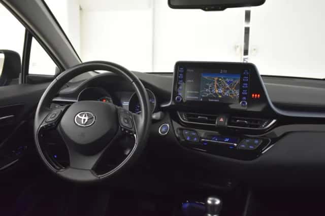 Toyota C-HR (2020) thumbnail 4