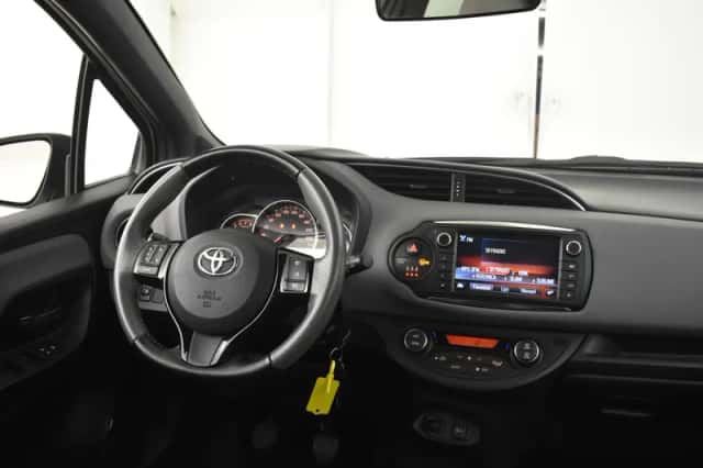 Toyota Yaris (2018) thumbnail 3