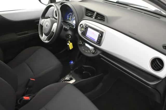 Toyota Yaris (2014) thumbnail 3