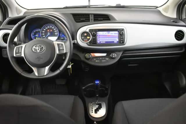 Toyota Yaris (2014) thumbnail 4