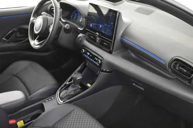 Toyota Yaris (2024) thumbnail 3