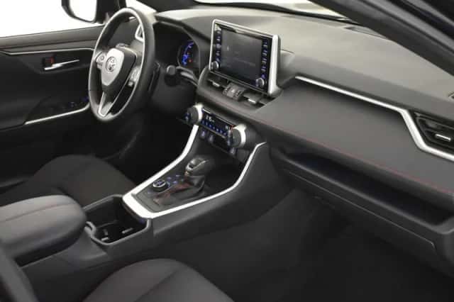 Toyota RAV4 (2022) thumbnail 3