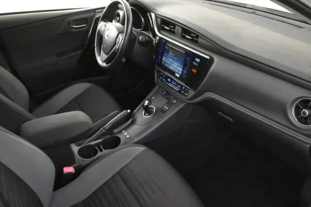 Toyota Auris (2016) thumbnail 3