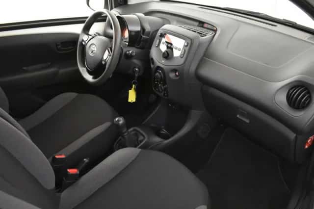 Toyota Aygo (2021) thumbnail 3