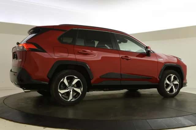 Toyota RAV4 (2022) thumbnail 2