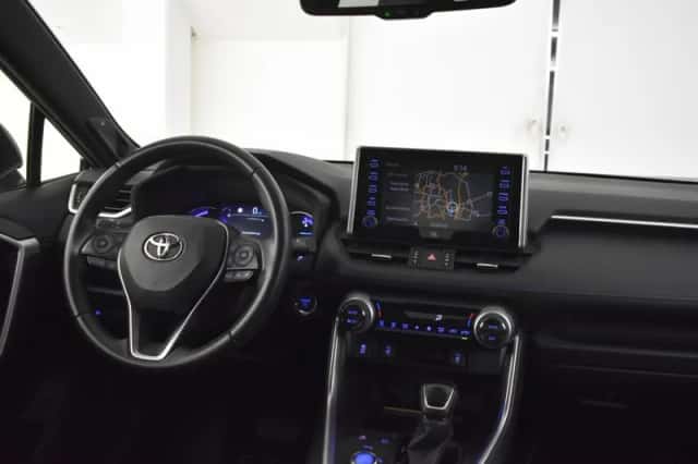 Toyota RAV4 (2021) thumbnail 3