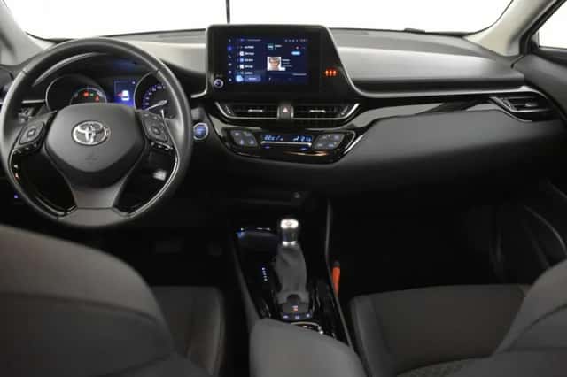 Toyota C-HR (2023) thumbnail 4
