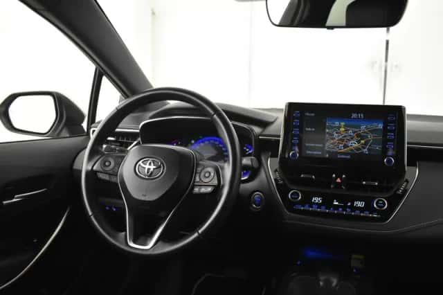 Toyota Corolla (2021) thumbnail 3