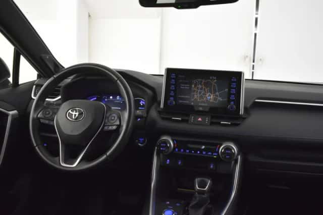Toyota RAV4 (2021) thumbnail 3