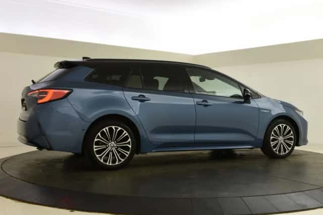 Toyota Corolla (2022) thumbnail 2