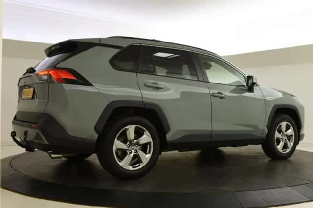Toyota RAV4 (2021) thumbnail 6