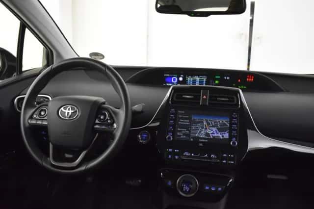 Toyota Prius (2021) thumbnail 3