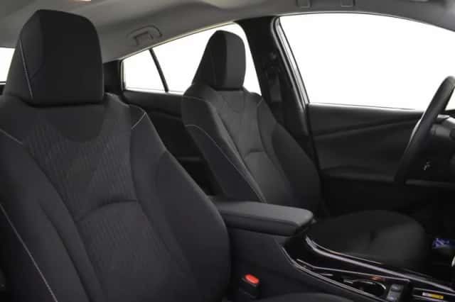 Toyota Prius (2021) thumbnail 4