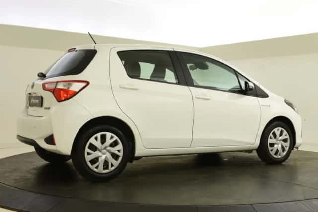 Toyota Yaris (2019) thumbnail 2