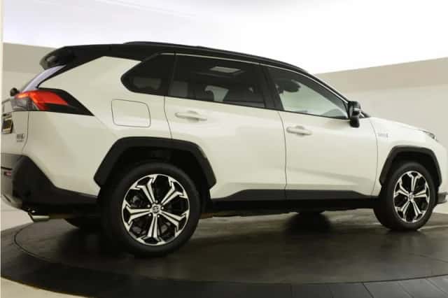 Toyota RAV4 (2021) thumbnail 2