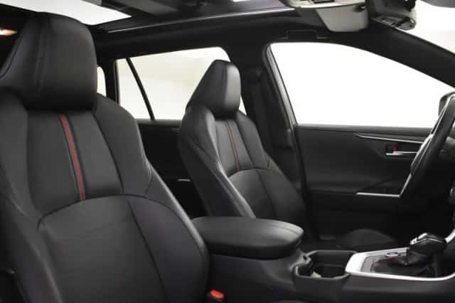 Toyota RAV4 (2021) thumbnail 3