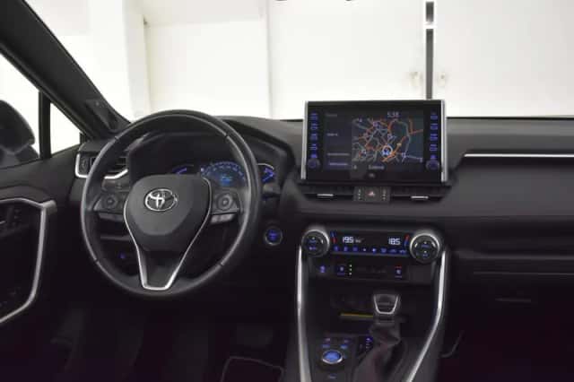 Toyota RAV4 (2021) thumbnail 4