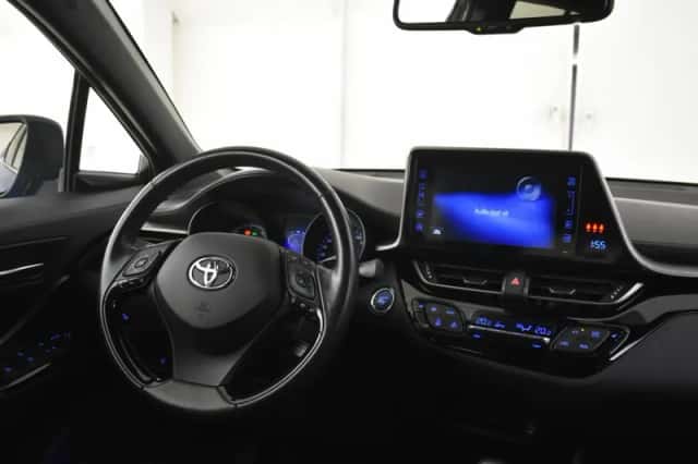 Toyota C-HR (2018) thumbnail 4