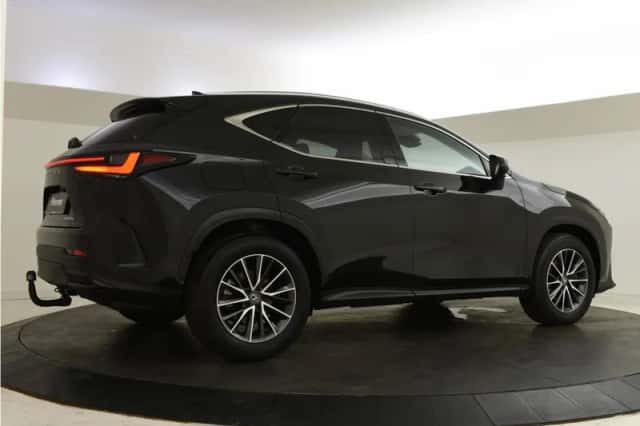 Lexus NX (2025) thumbnail 2