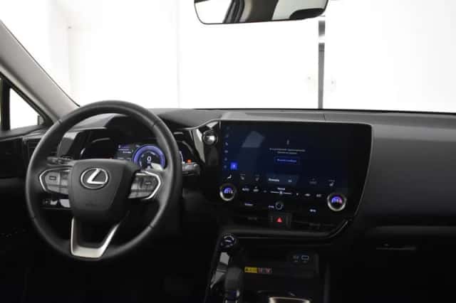 Lexus NX (2025) thumbnail 4