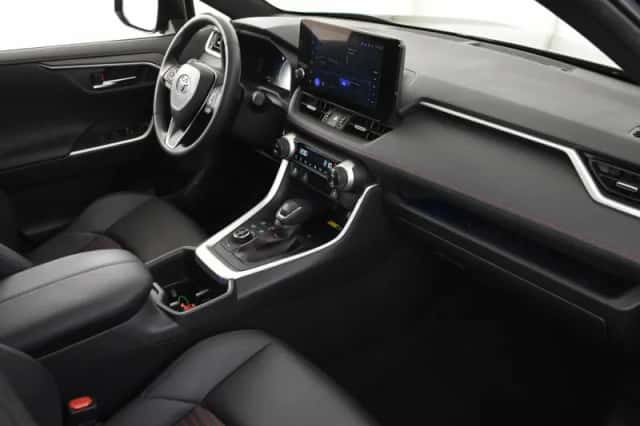 Toyota RAV4 (2023) thumbnail 3