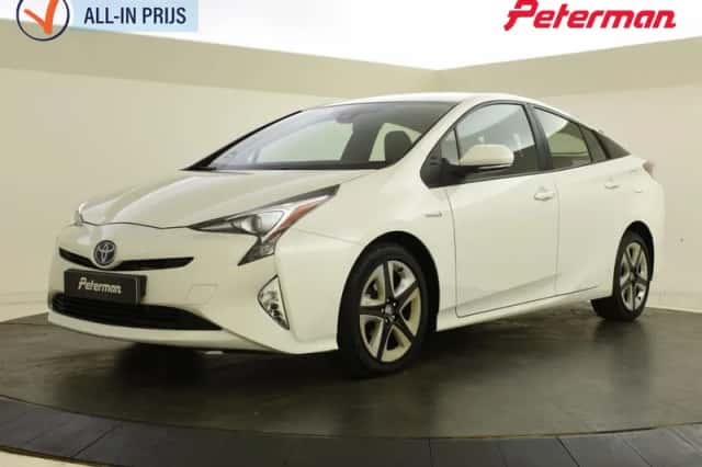 Toyota Prius (2017) thumbnail 1
