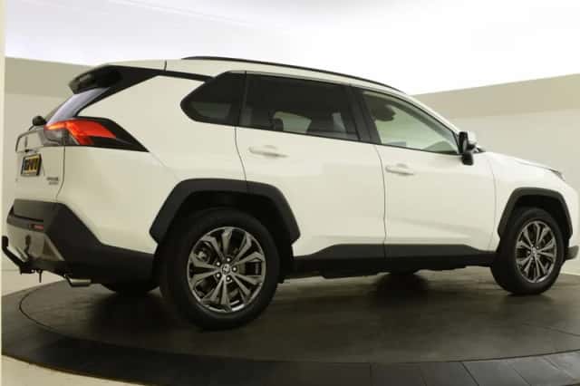 Toyota RAV4 (2024) thumbnail 6
