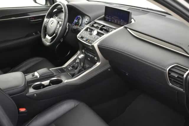 Lexus NX (2018) thumbnail 3