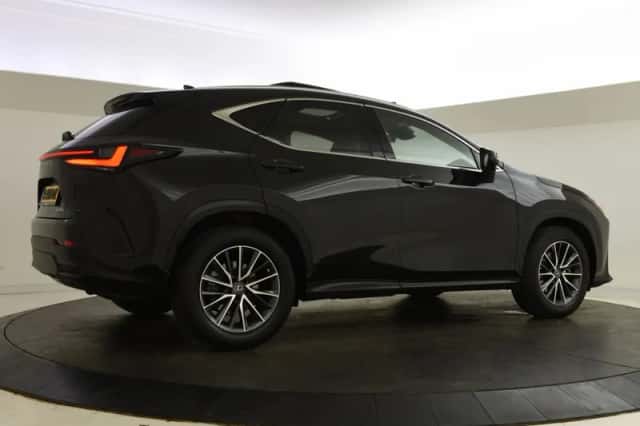Lexus NX (2022) thumbnail 6