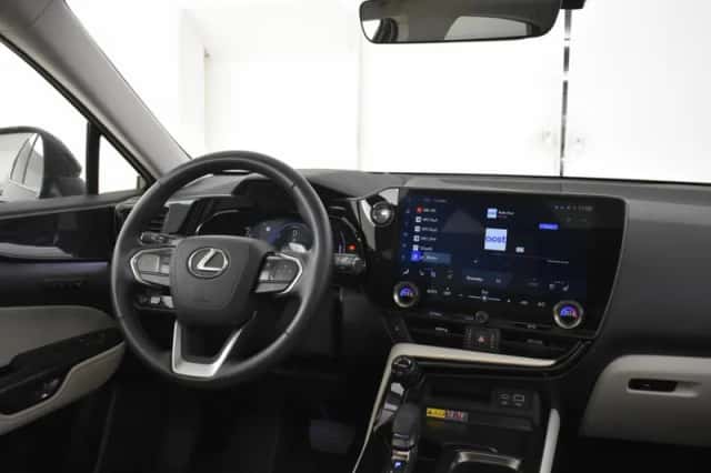 Lexus NX (2024) thumbnail 4